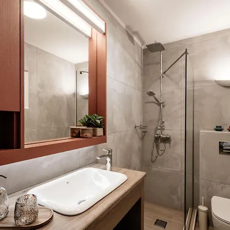 Vinnies Homes Apartament *